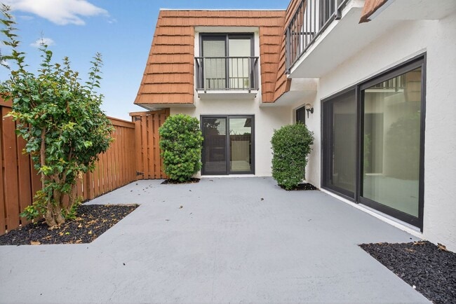 Building Photo - 2/2 Townhouse in Tequesta