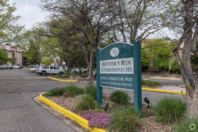 Building Photo - Hunters Run Condominium