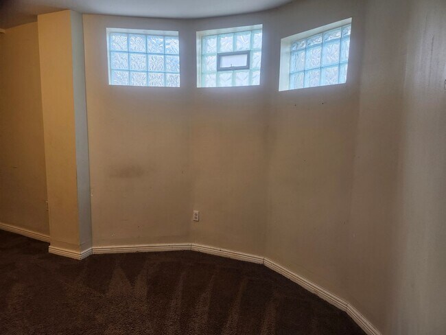 Photo - Marquette Housing- 2016 Unidad Basement