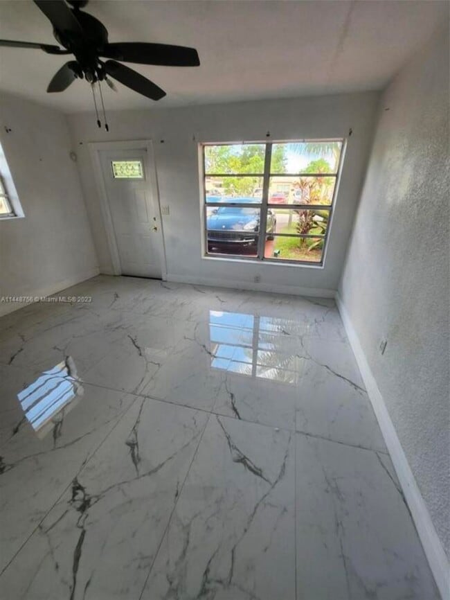Photo - 1420 N 70th Ave