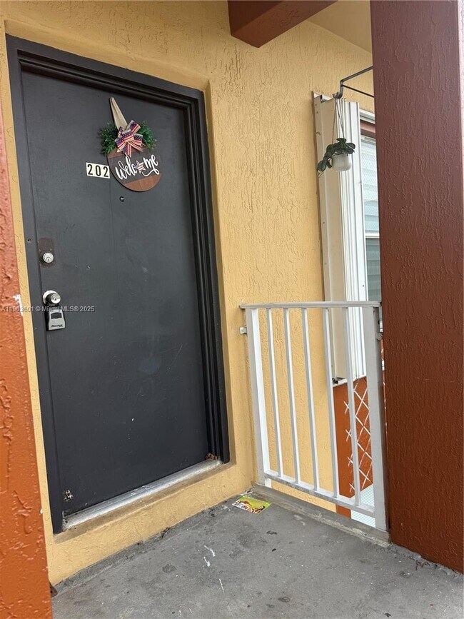 Photo - 128 W 21st St Unit 202