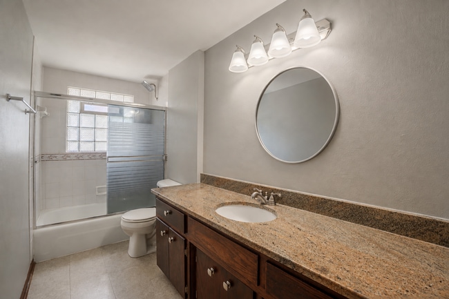 1619 N 72nd St Unit Upper