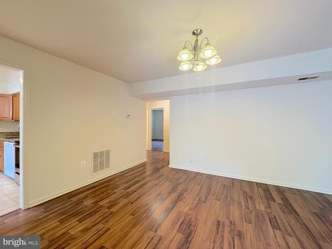 Photo - 4605 Logsdon Dr