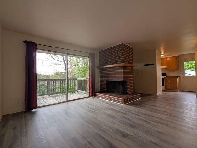 Building Photo - 2-Bedroom, 1-Bath Duplex In The Friendly Street Area In Eugene!