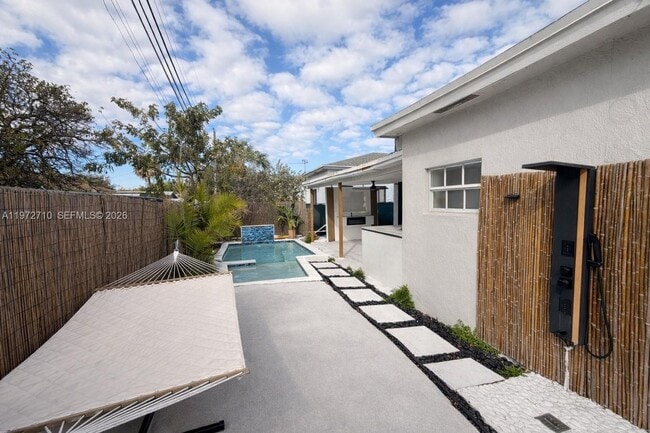 Building Photo - 2804 NW 7th Ct