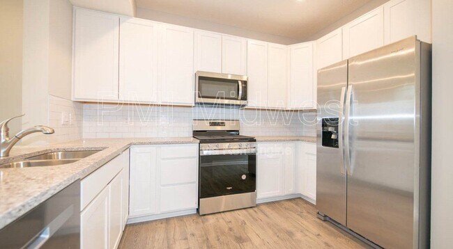 Photo - 2557 Lamar Dr