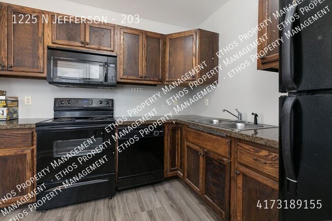 Building Photo - 1225 N Jefferson Ave Unit 203