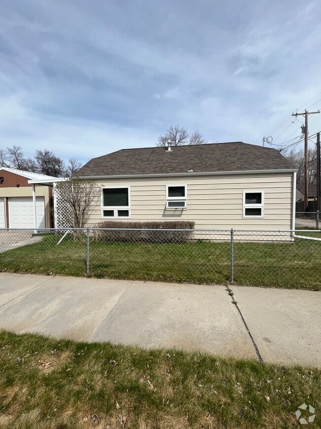 Building Photo - Centrally Located 1 Bedroom House