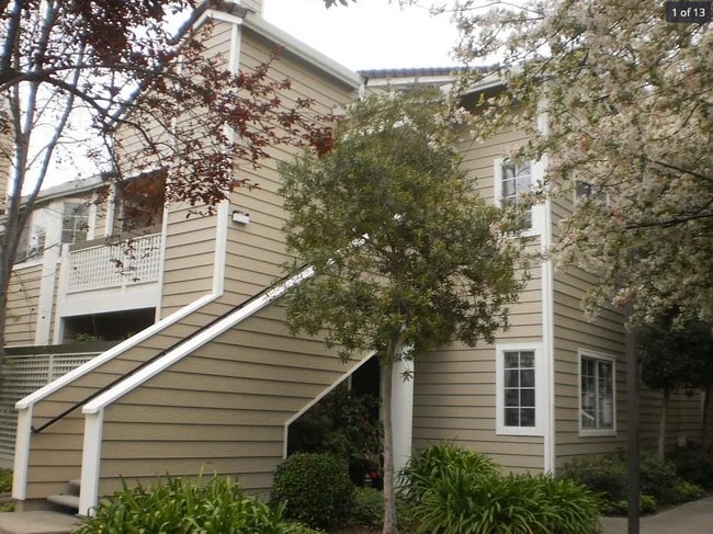 Building Photo - 5873 Lake Crowley Pl Unit Stylish Home 2BR 2BA Condo