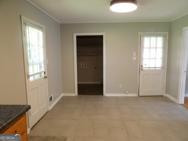 Photo - 1269 James St