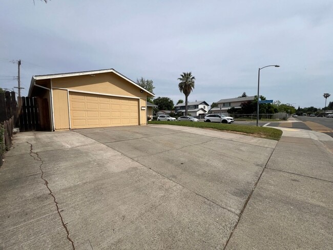 Photo - 4 Bedroom, 2 Bath Single Story Corner Lot Home in Rancho Cordova