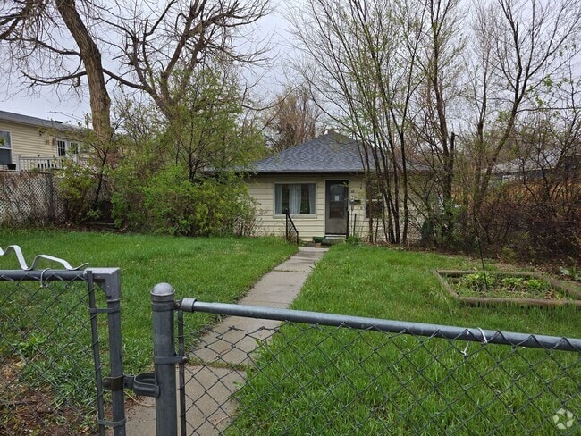 Building Photo - Charming 2 Bedroom W/Garage Rental
