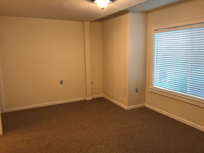 Photo - INLAND SHORES TOWNHOMES