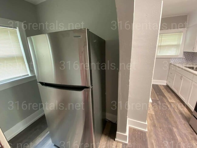 Photo - $895- 2 bed 1 bath - Beautiful single family home