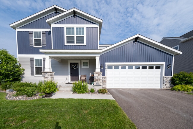 Building Photo - 5595 Queensland Ln N