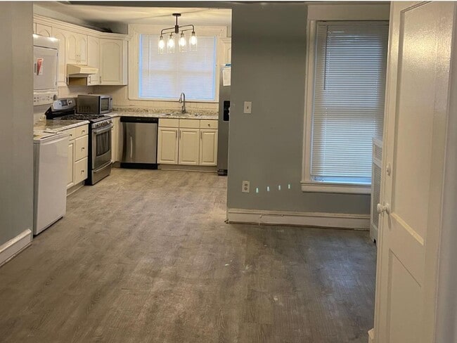 Photo - 102 Roselyn St