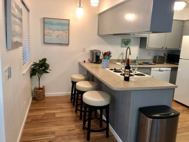 Salem Suites - Furnished, Cable & Wi-Fi