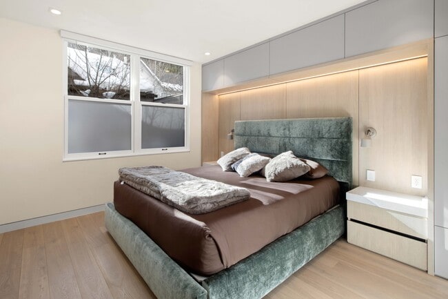 Photo - 211 W Main St Unidad 102