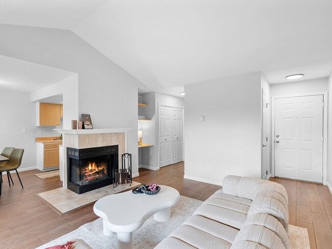 Photo - Updated Quiet 1-bedroom, 1-bath condo in the heart of Murrayhill Unidad N5