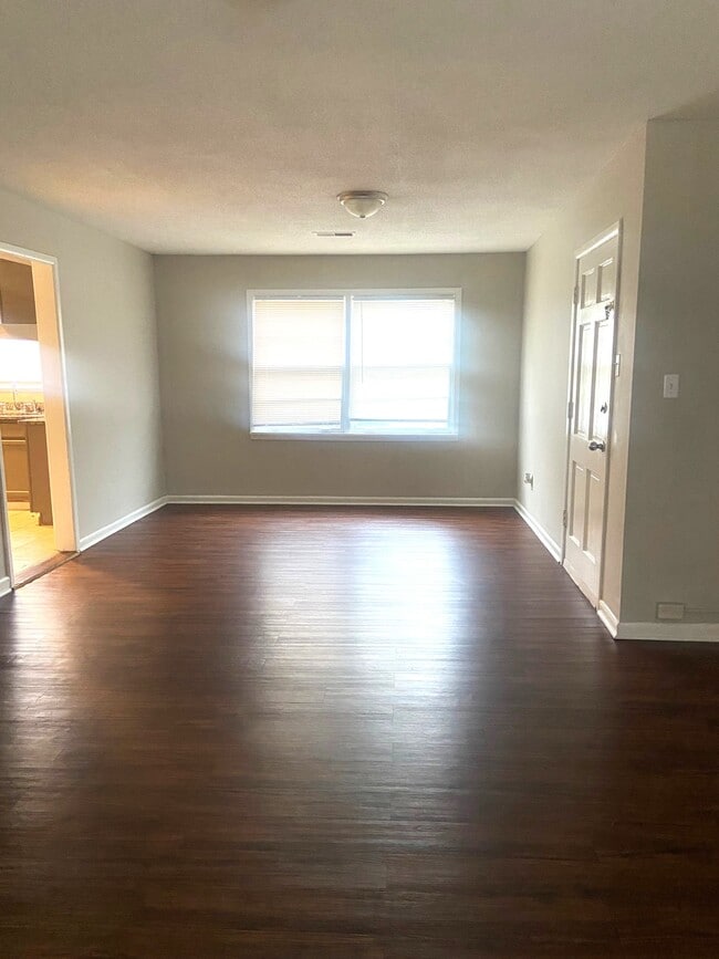 Photo - 921 Garywood Pl