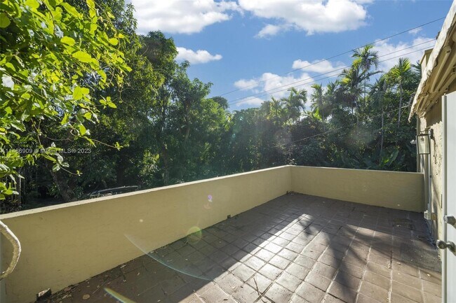 Photo - 936 Sorolla Ave