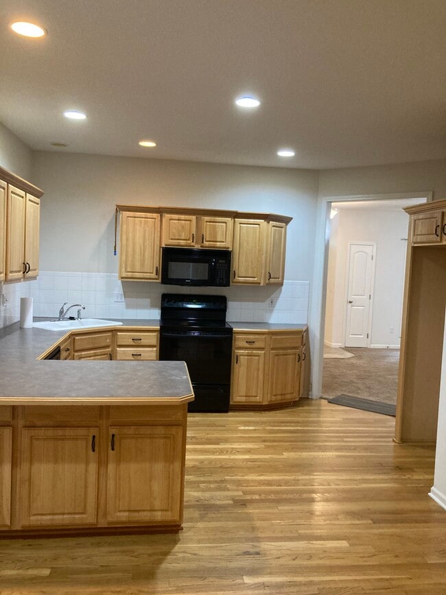 Photo - 274 N Ferrel St