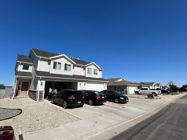 Building Photo - Mountain Vista Subdivision Home!
