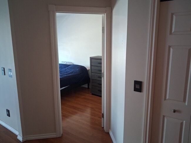 Photo - 112-214 14 Ave SE Unit 1