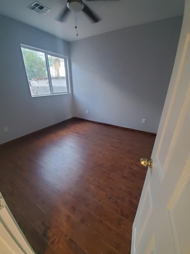 Bed 2 - 744 E Atlanta Ave Unit 2