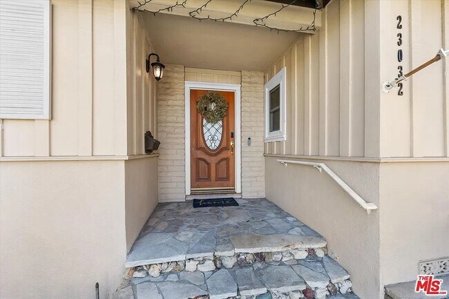 23032 Mobile St