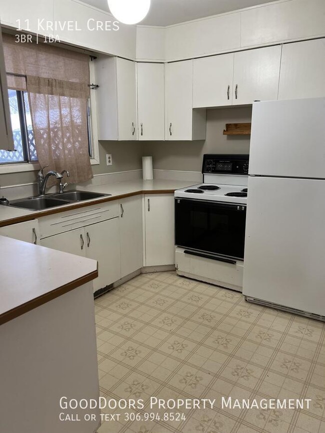 Photo - Fully Fenced in Yard 3 Bedroom Upstairs