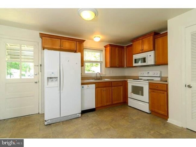 Building Photo - 742 S Matlack St Rental