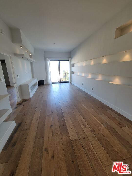 Building Photo - 8811 Burton Way Rental