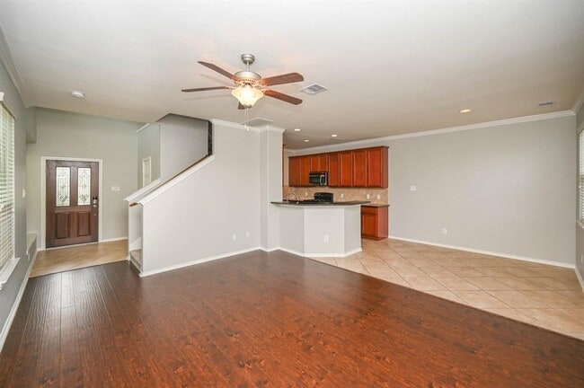 Photo - 6431 Calgary Woods Ln