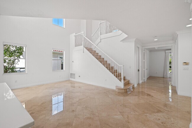 Photo - 1468 Mariner Way