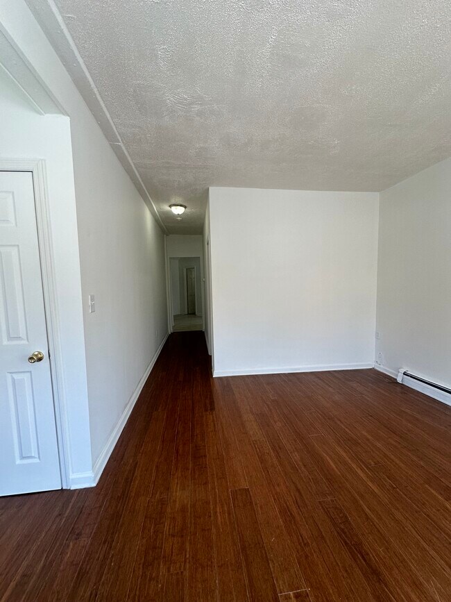 Photo - 107 N Bridge St