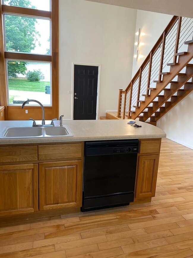 Building Photo - 506 W Wall St Unit 506 WEST WALL APT B