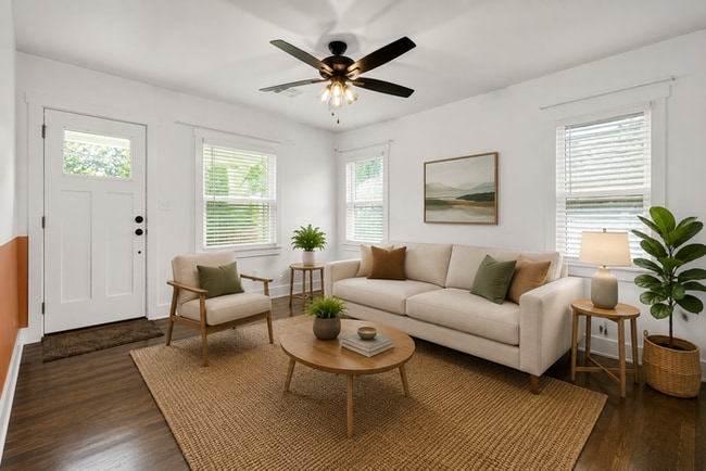 Building Photo - Move In Special! Lawn Care and Water Included! 3/1 Near TU!