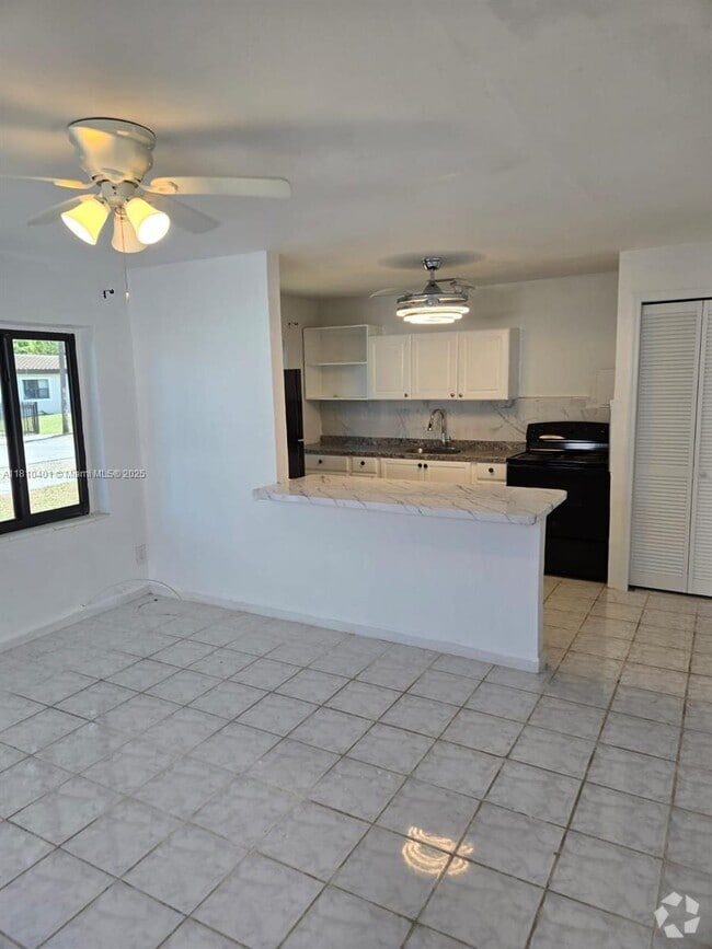 Building Photo - 1305 NE 146th St Unit 1 Rental