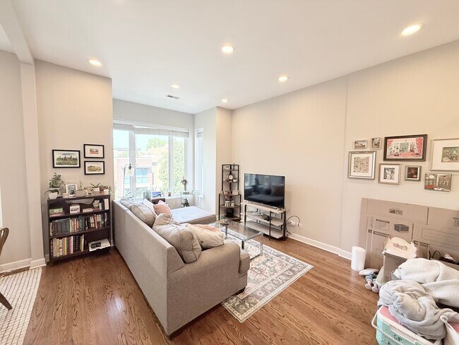 Photo - 1905 W Huron St Unit 3