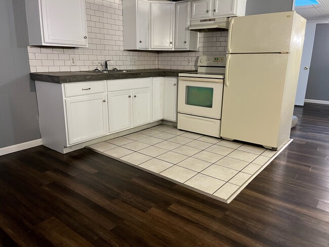 Winona Ave - Winona Ave Condo
