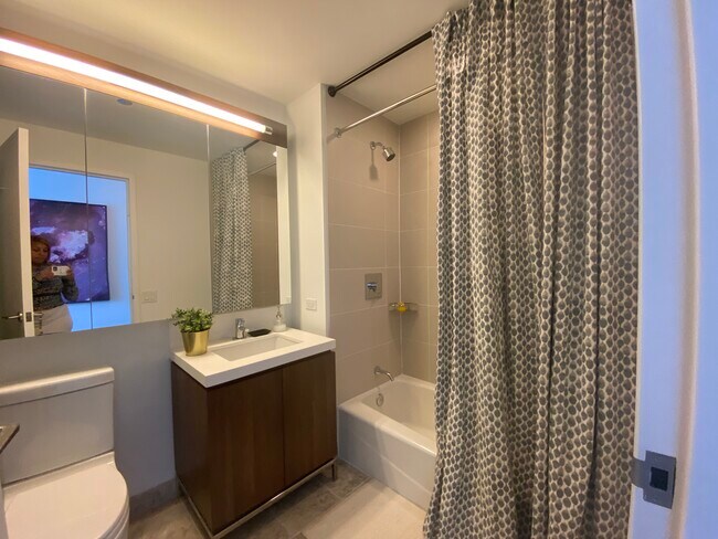 Photo - 77 W Wacker Dr Unit 5