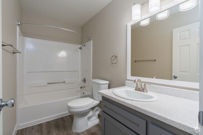 2BR, 1BA - 848SF - Bathroom