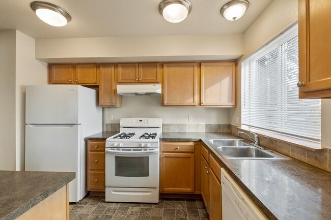 Building Photo - RP26 Unit B