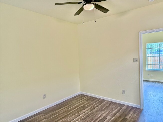 Photo - 4748 Clover St