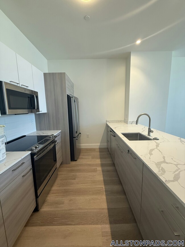 Building Photo - 1079 Commonwealth Ave Rental