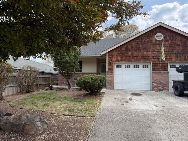 Building Photo - r1824 Unit 1824