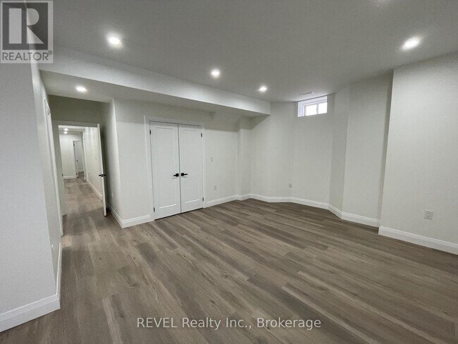 Photo - 1 Tilsonburg Ave