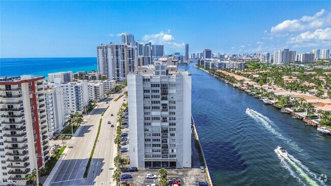 Building Photo - 1400 S Ocean Dr Unit 908 Rental