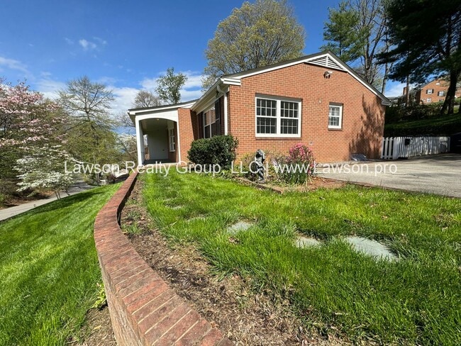 Photo - Spacious South Roanoke Home with Lawn Care Included